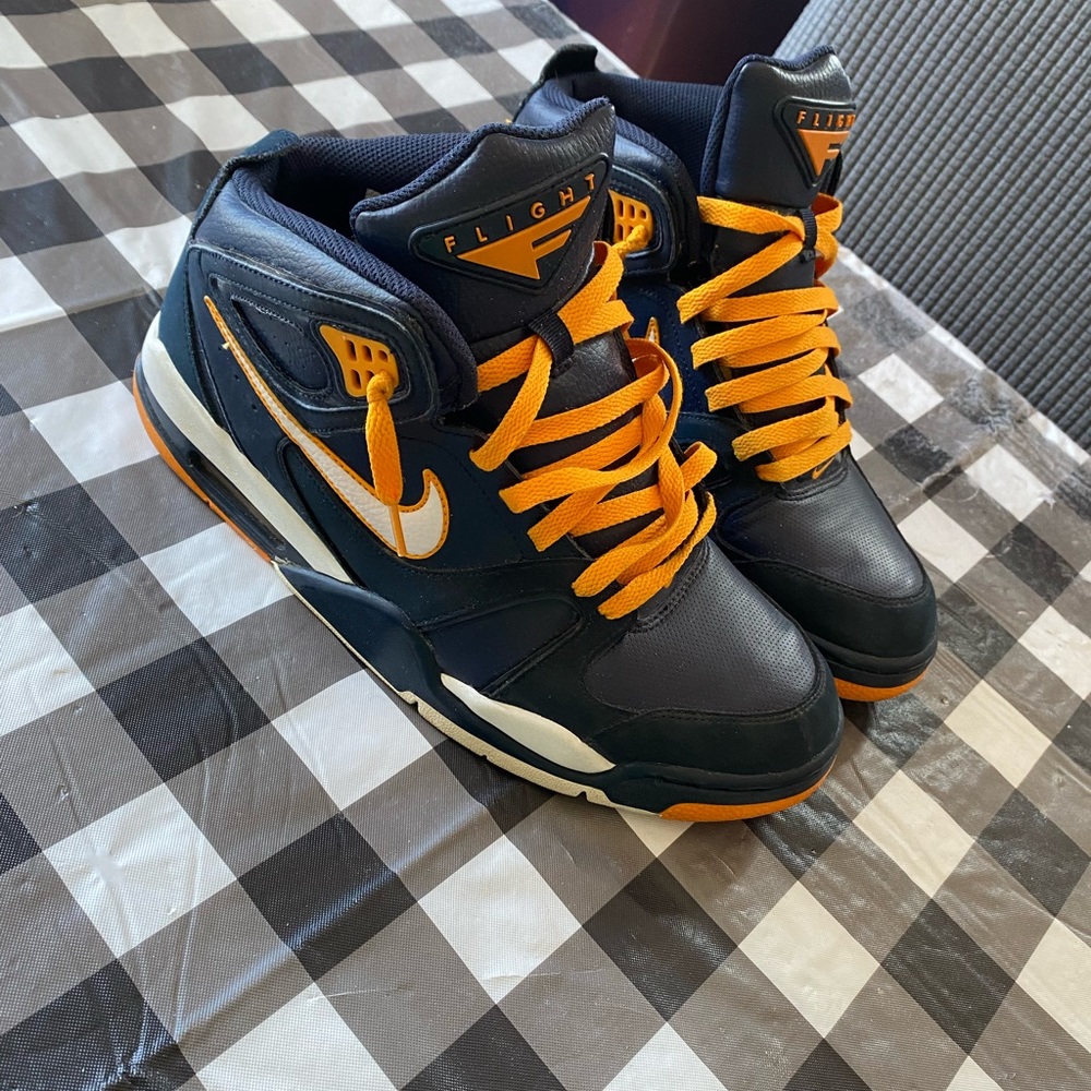 Air Flight Falcon 'Obsidian Circuit Orange size 10.5 men’s